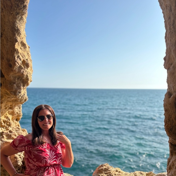 Meet your Posher, Ariel - Picture 4 of 6